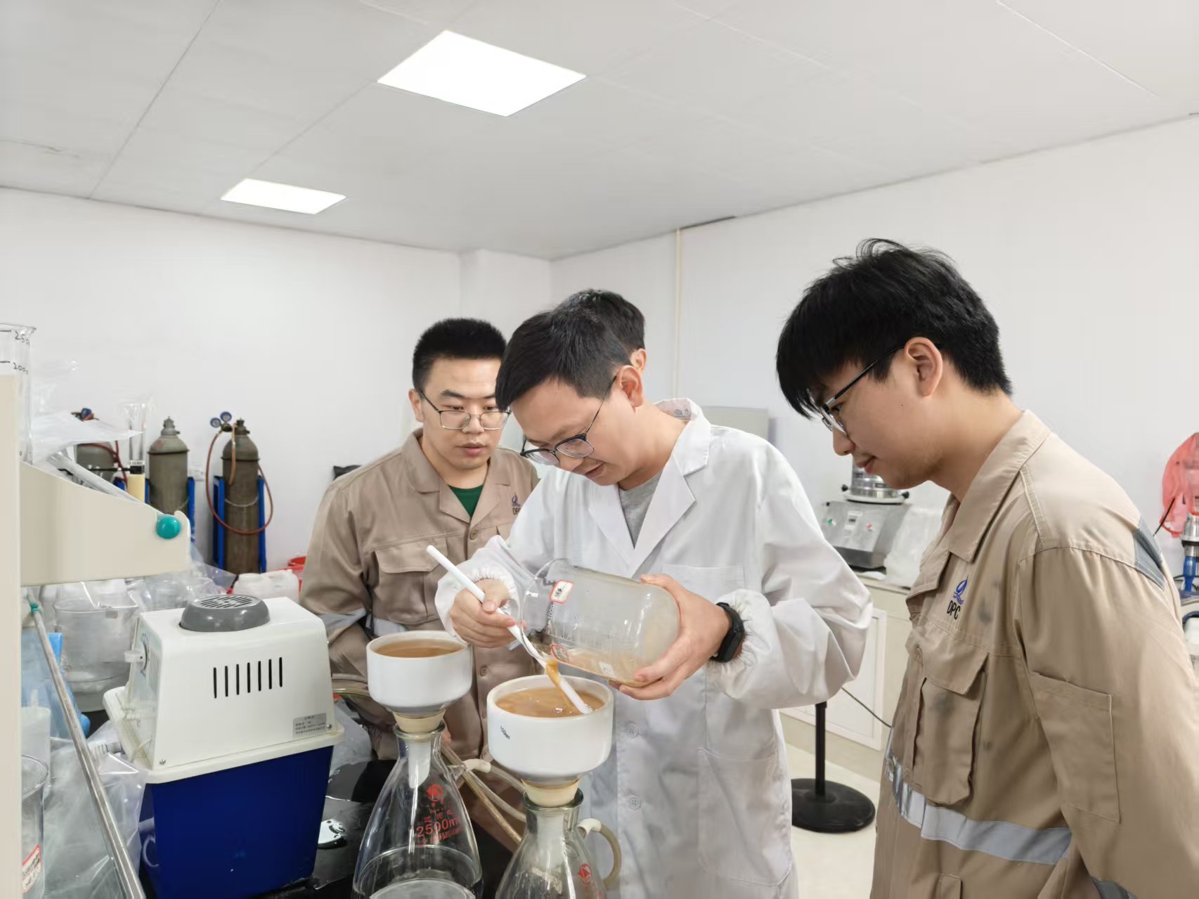 扎根锂业，攻坚路上让&ldquo;锂&rdquo;想花开｜乐鱼com锂业研发部90后工程师徐苗
